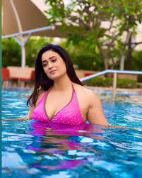 Shweta Tiwari pink bikini