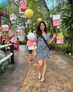 Shweta Tiwari feminine sexy dress