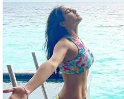 Sara Ali Khan metallic bikini
