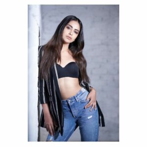 Avika Gor hot classy casual