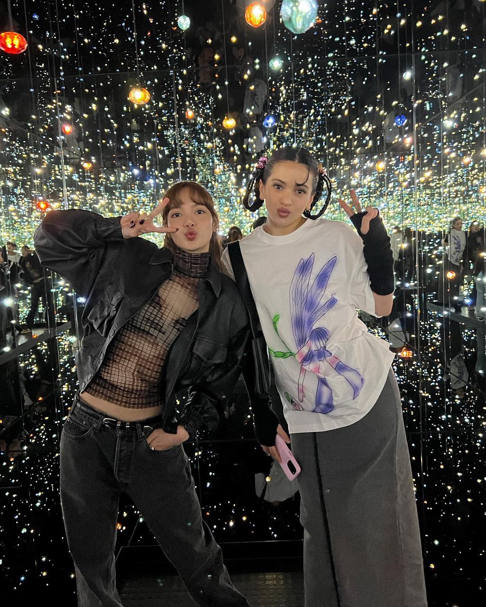 Lisa and Rosalía pose elegantly in pictures