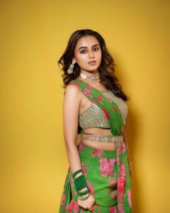 styling a green saree by Tejasswi Prakash