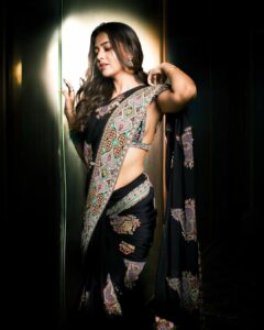 how to style your saree like Tejasswi Prakash