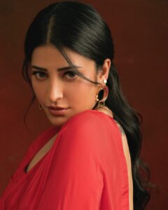 Shruti Haasan hot and cute hairstyle