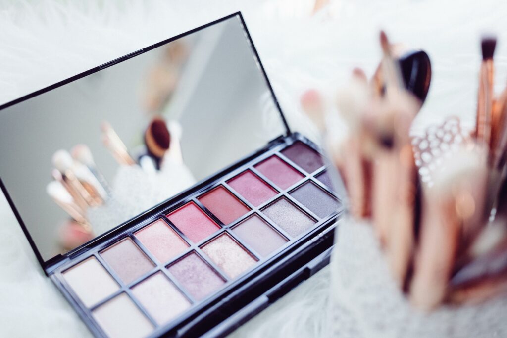 pexels-freestocks-324654 | Fashonation perfect color cosmetics eye shadows natural beauty
