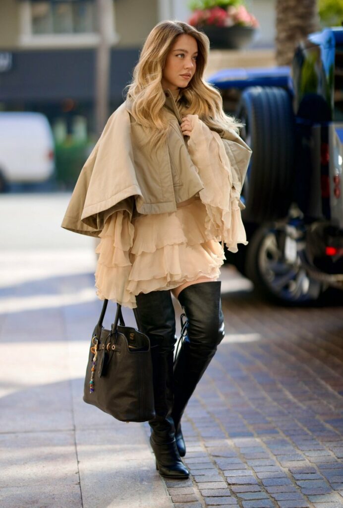 Sydney Sweeney Fashion black pants