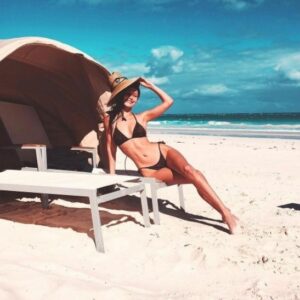 Bella Hadid loves to wear bikini 2