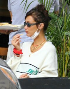 Bella Hadid Ovesized sunglasses accessories