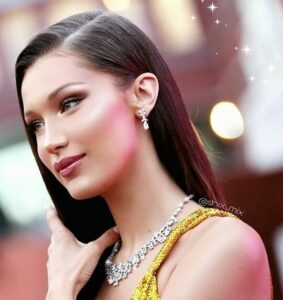 Bella Hadid layered necklace accessories