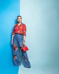 Aditi Rao Hydari sexy outfit