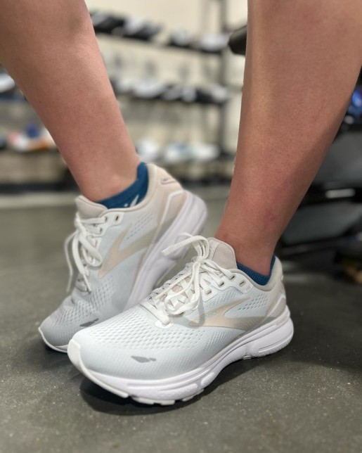 Sneakers for Long Walks 3. New Balance 990v5