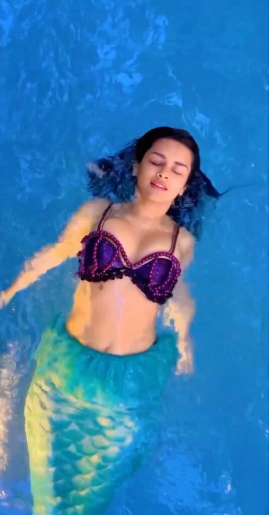 Avneet Kaur bikini moments red hot bokini