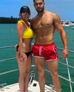 hot Britney Spears dazzles in bikini