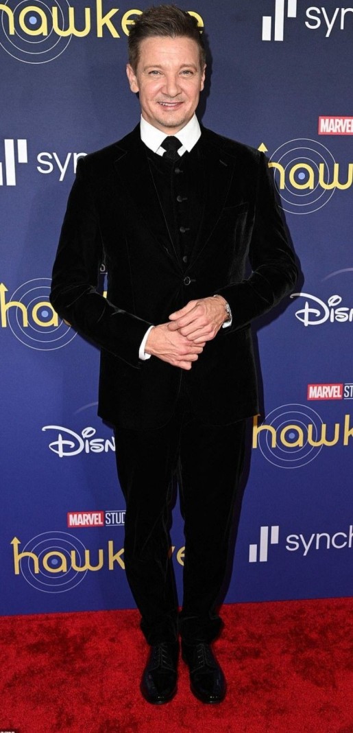 Jeremy Renner In The Classic Black Tuxedo at the Oscars