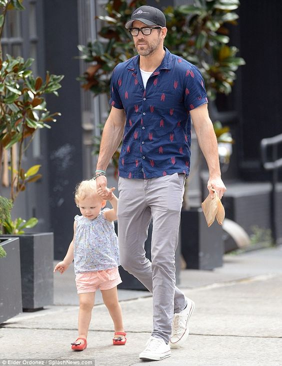 Ryan Reynold Fashion trendy casual