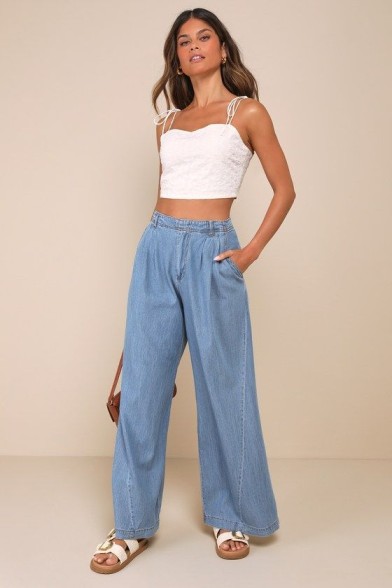Pleated Wide-Leg Jeans