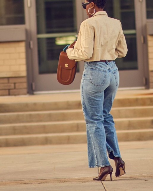 Straight-Leg Jeans For The Pear-Shaped Body Types