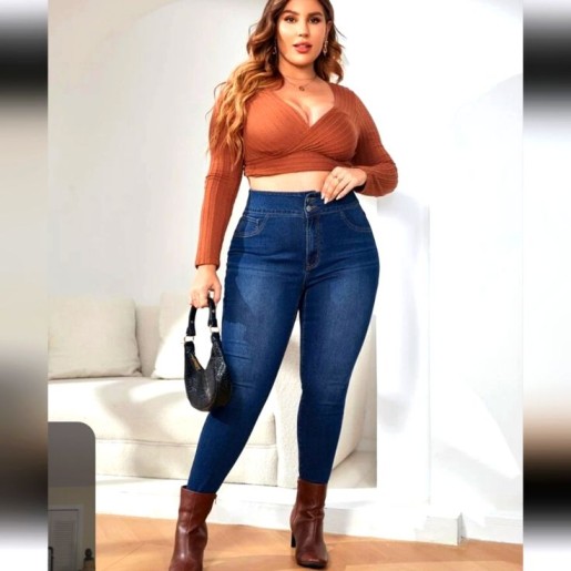 Good American; Good Curve Jeans for Curvy Women