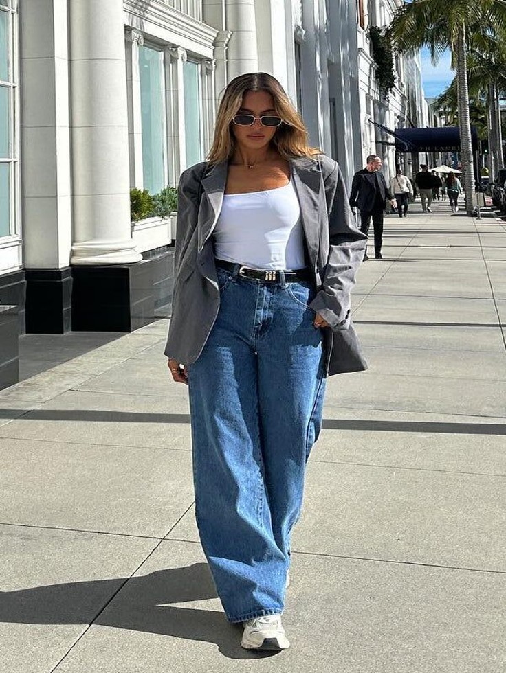 Wide-leg jeans with Chunky Sneakers
