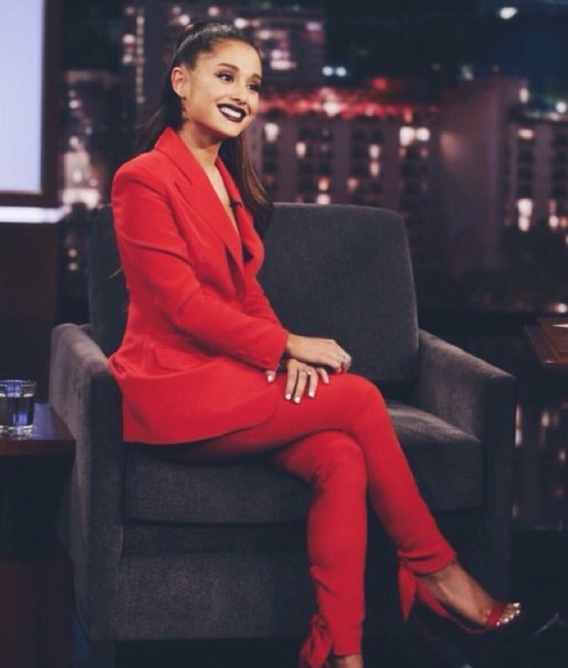  Monochrome Looks for Petite Women