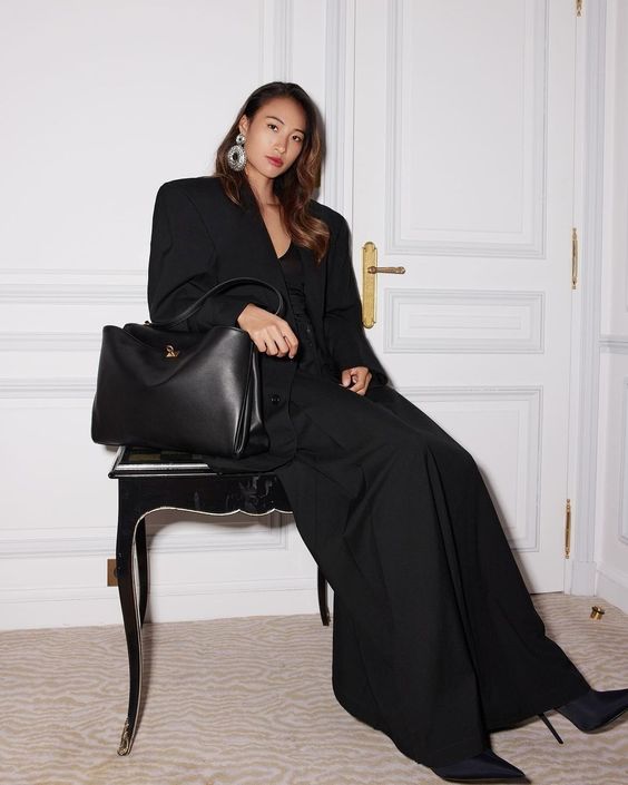 Qinwen Zheng fashion moments black dress