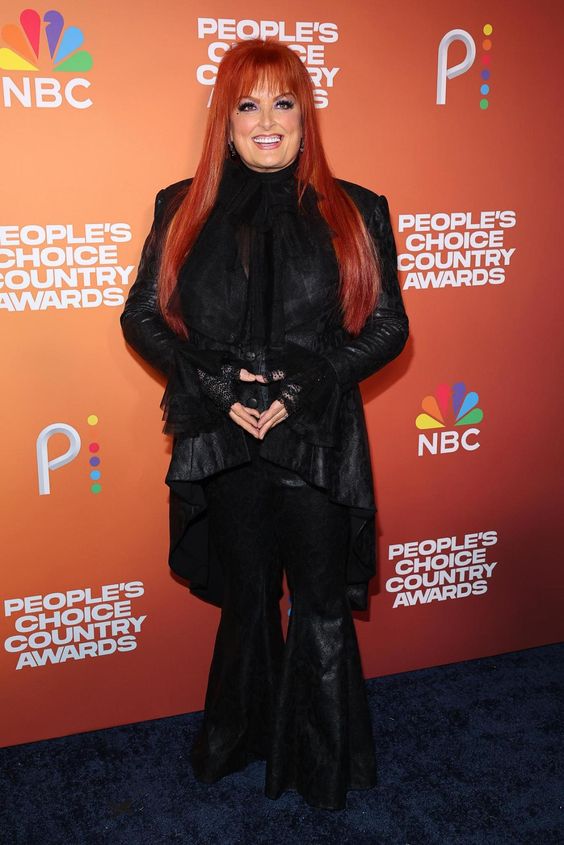 Wynonna Judd Fashion in leather jacket
