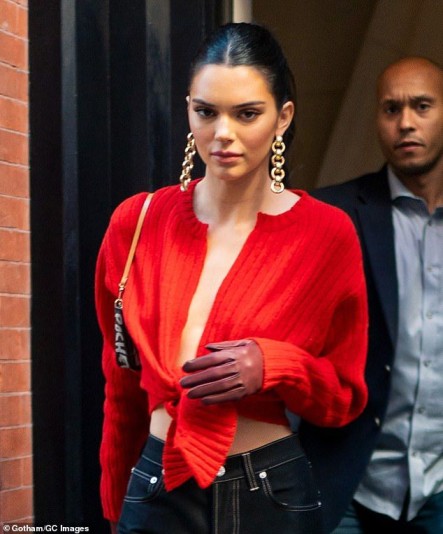 Top Accessories: Hoop Earrings for a Retro uni