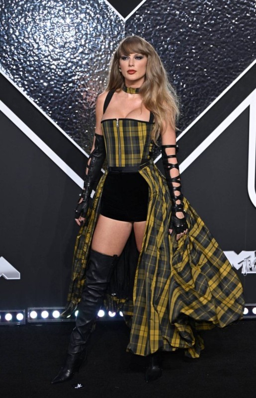 Taylor Swift style Maxi Dress and Bohemian Accessories