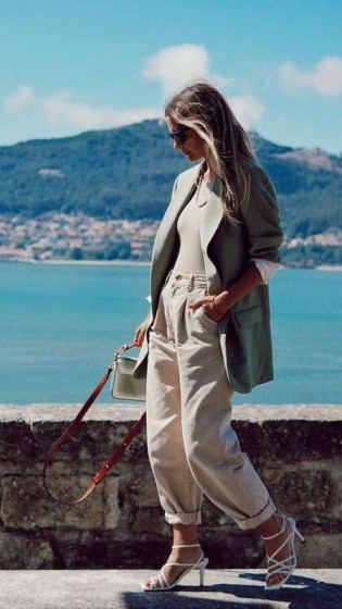 Casual Chic in Work Outfits: Fashionable But Comfortable Islands