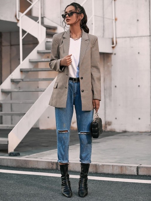 Winter Layering: Oversizing of blazers for cold weather styling