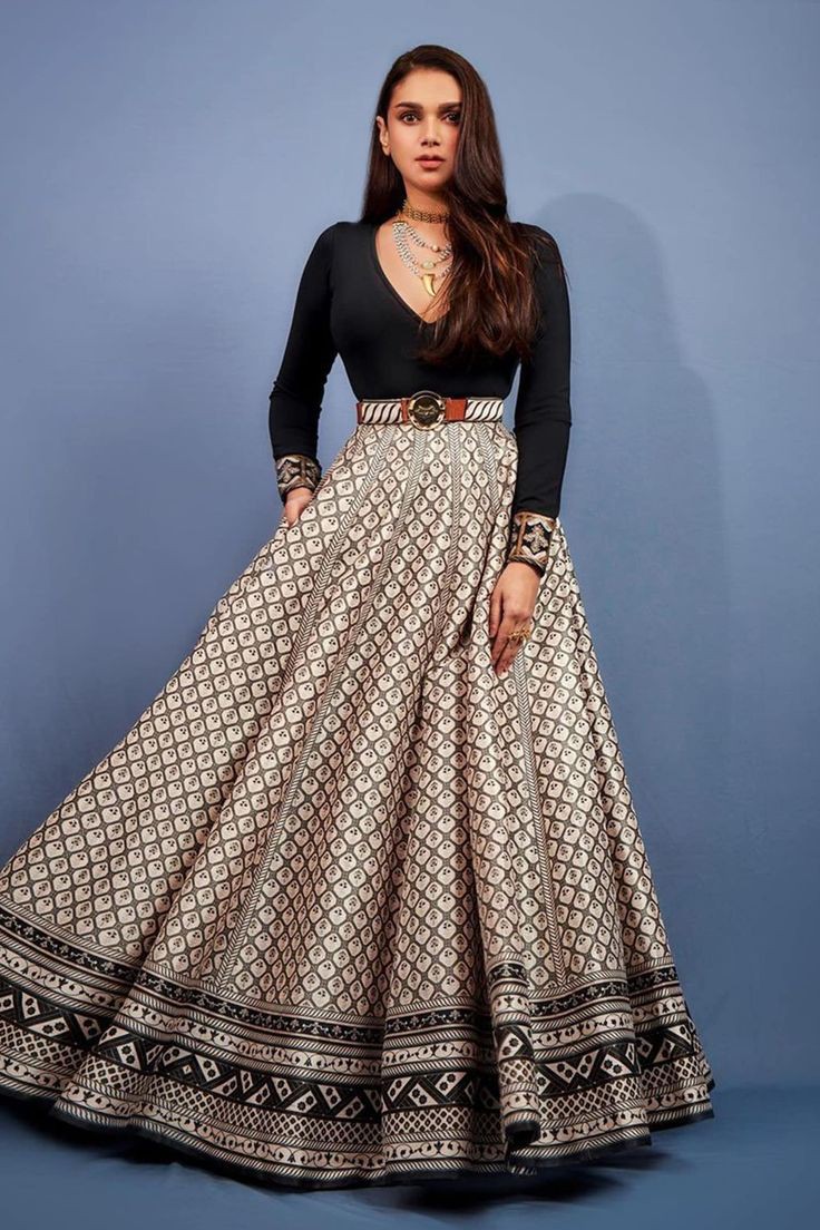 04fa3f9058209db9bbcb632a2abb6c95 | Fashonation Diwali outfit Modern Lehenga