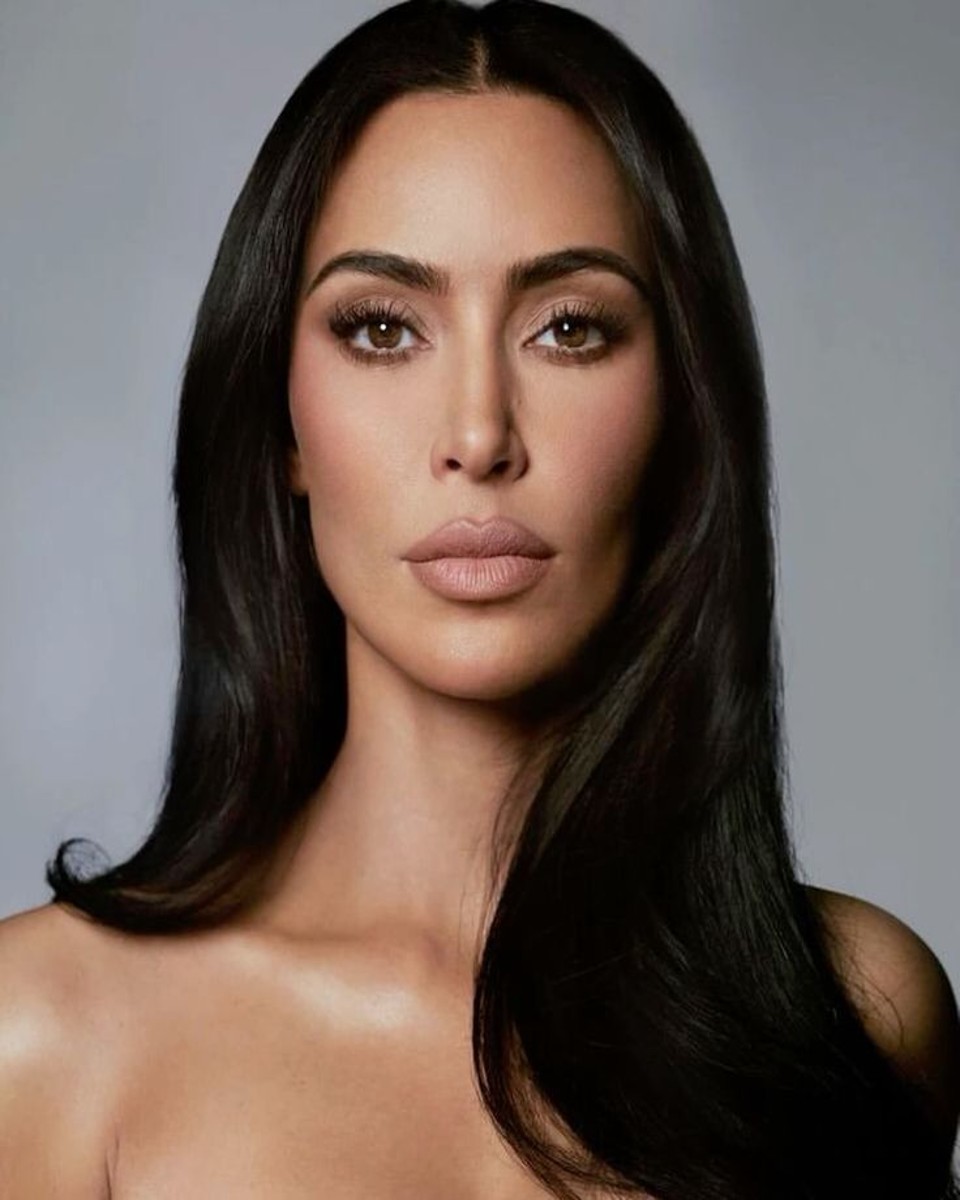 A Kim Kardashian makeup tutorial: Contouring skills