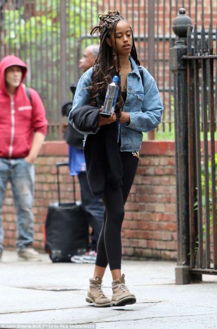 Malia Obama in sport leggings and jean jacket