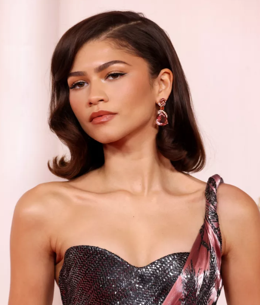 Medium Contrast makeup theory