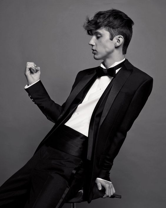 Troye Sivan tuxedo 