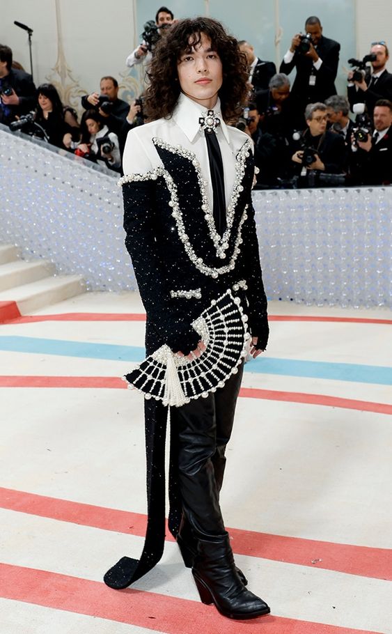 Conan Gray balck and shite outfit