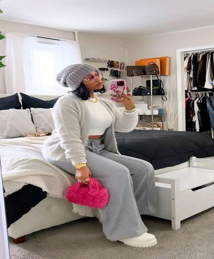 Cozy and Cute Casual Outfits Women:Â leggings and an oversized sweater