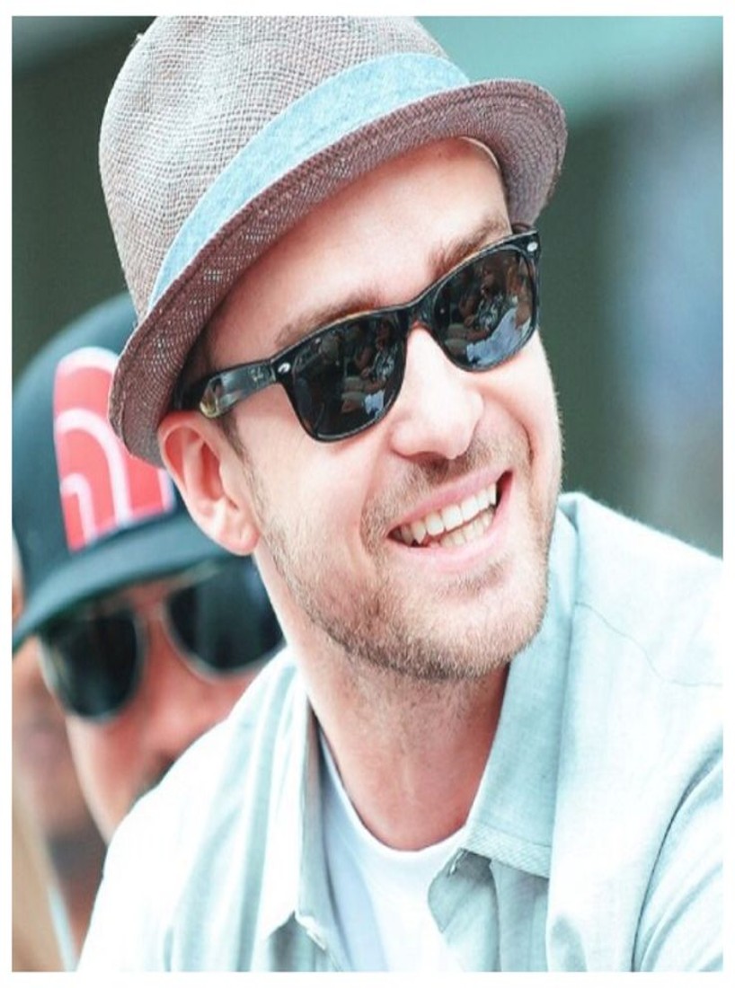 Retro Appeal: New Ray Ban Wayfarer Sunglass