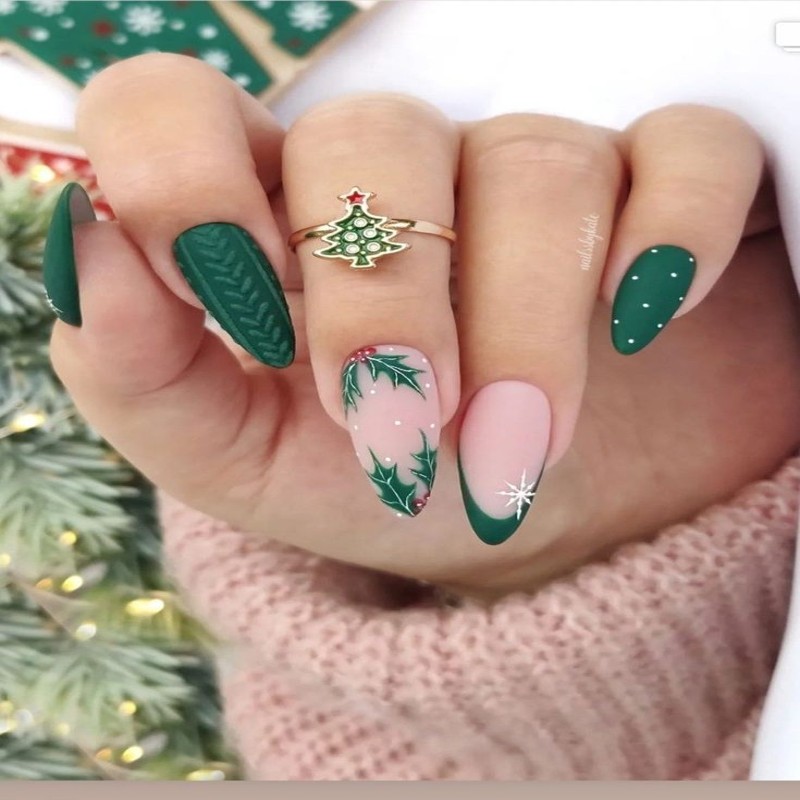 Christmas Style Nails for a Festive Touch 4