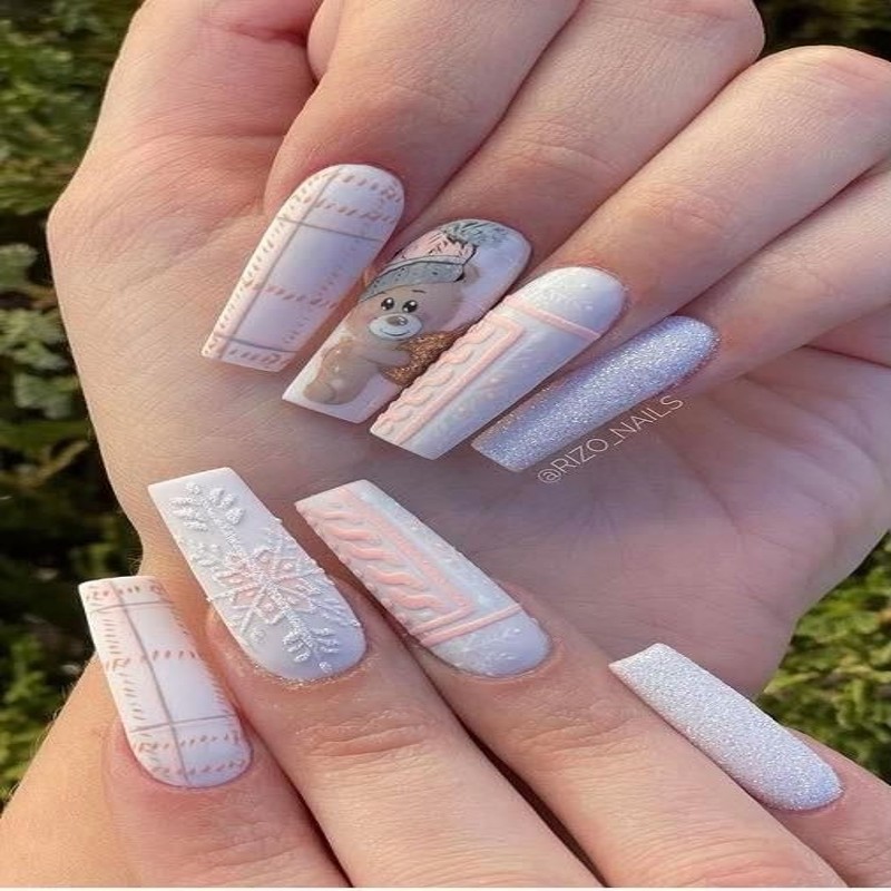 Christmas Style Nails for a Festive Touch 6