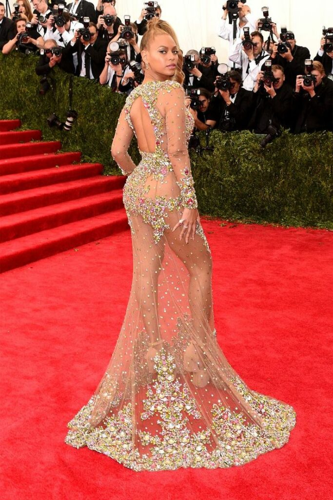 Beyoncé red carpet 2015 Met Gala Back View
