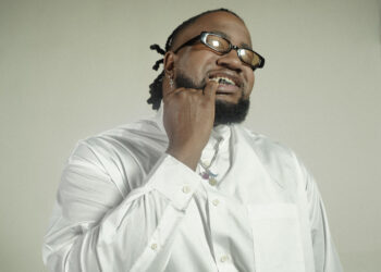 Xavier Omär Or Xavier Adams picking his teeth 