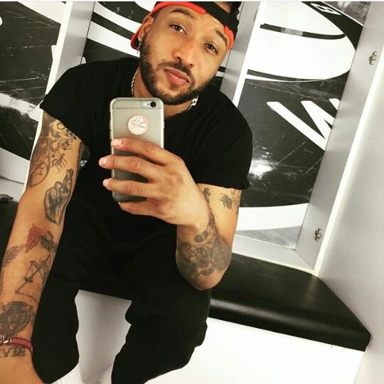 Ro James black T and cap 