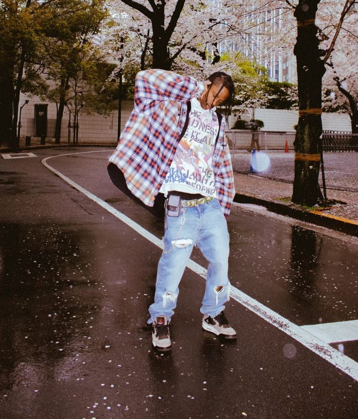 Travis Scott’s Streetwear style jeans and lined falnnel shirt