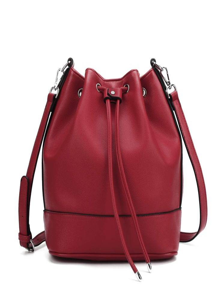 Burgundy Bucket Bags for Chic Fall Looks 4