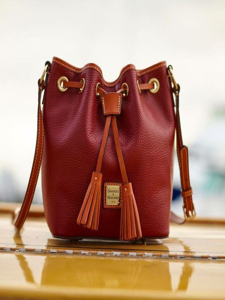 Burgundy Bucket Bags for Chic Fall Looks 6