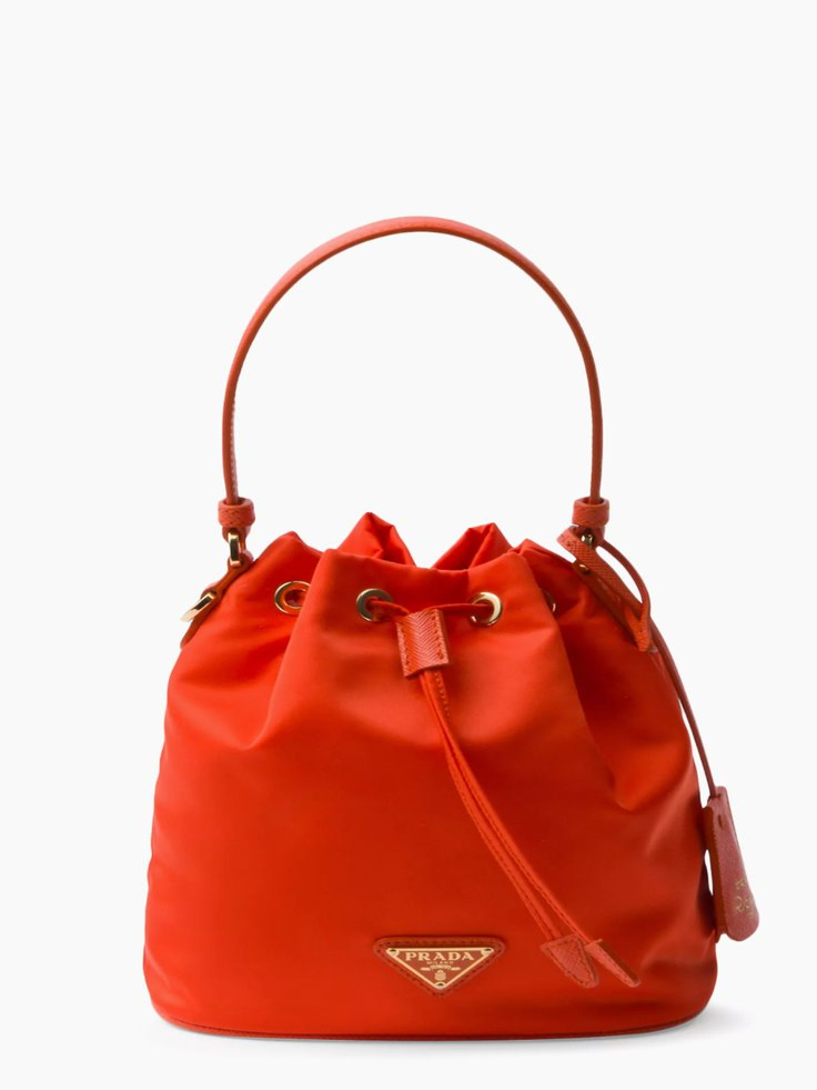 Burgundy Bucket Bags for Chic Fall Looks 7