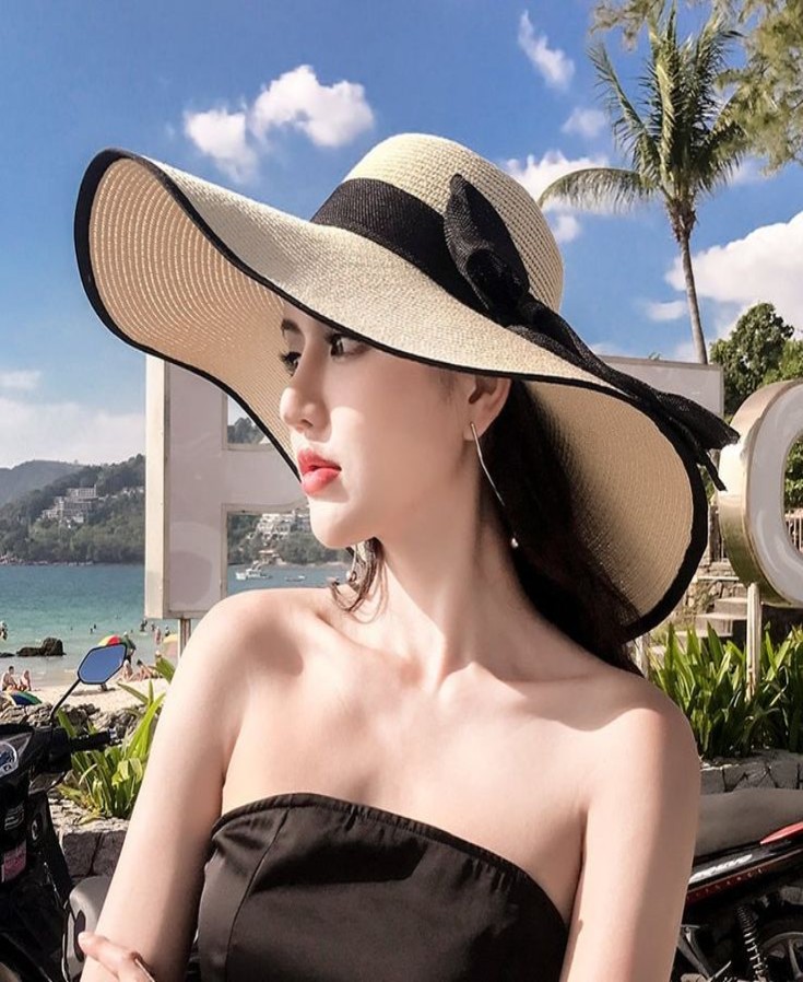 Straw Oversized Beach Hats for Timelessness