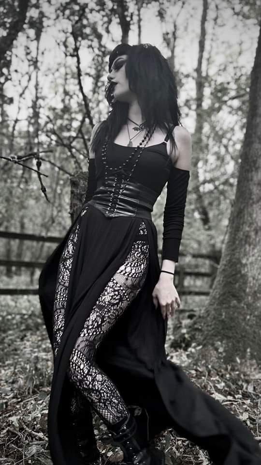 Dramatic Sleeves: A Gothic Glam Essential