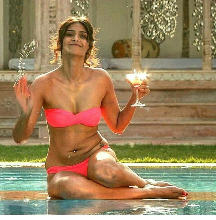 Tropical Glam: Indian starlet Sonam Kapoor Bikini